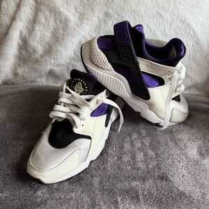 Nike Air Huarache Size 9 Womens White Purple Punch